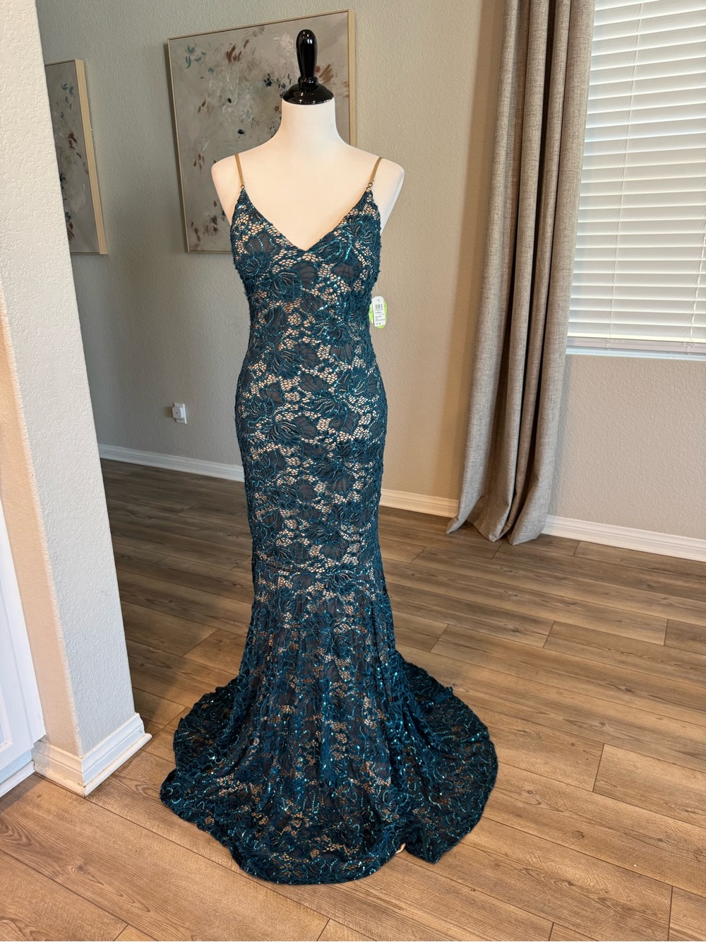 NWOT womens size Medium M Teal Lace Mermaid Evening Dress with Spaghetti Straps